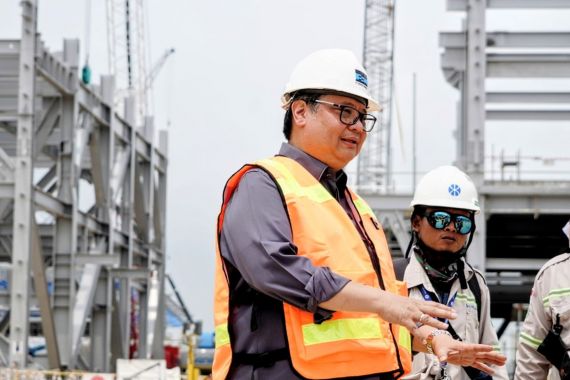 Airlangga Apresiasi Pembangunan Smelter yang Akan Menghasilkan 35-60 Ton Emas tiap Tahun - JPNN.COM