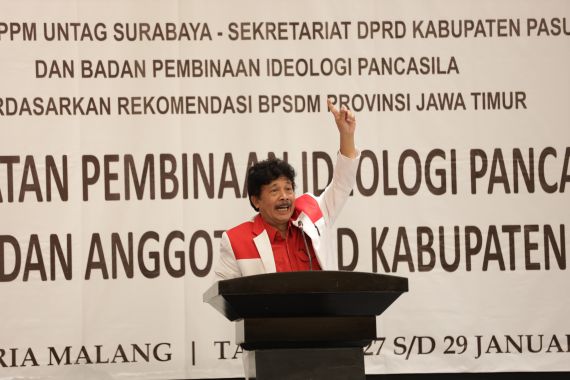 Prof Yudian Wahyudi Minta Anggota DPRD Pasuruan Selalu Mengamalkan Nilai Pancasila - JPNN.COM
