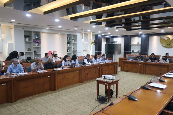 Menolak Direlokasi, Purnawirawan TNI AD dan Masyarakat Audiensi dengan Komisi I DPR - JPNN.COM