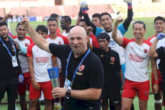 Pelatih PSM Makassar Sebut Pemain Bali United Sering Mengulur Waktu - JPNN.COM