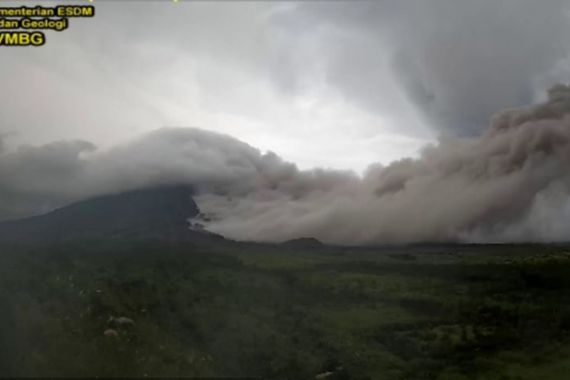 Erupsi Gunung Semeru, Awan Panas Meluncur Sejauh 6 Kilometer - JPNN.COM