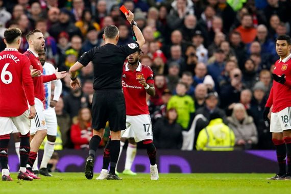 Belasan Pemain Berkelahi, Casemiro Kartu Merah, MU Menang - JPNN.COM