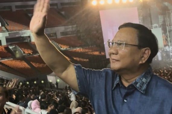 Hadir di Pesta Rakyat Dewa 19, Prabowo Duduk di Samping Ibunda Ahmad Dhani - JPNN.COM