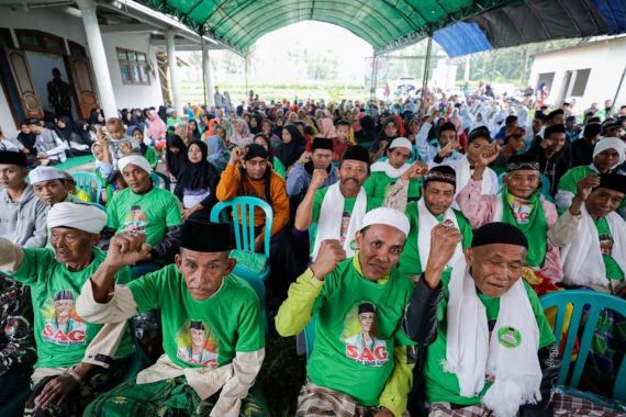 Santrine Abah Ganjar Merajut Silaturahmi Bersama Santri dan Ulama di Bondowoso - JPNN.COM