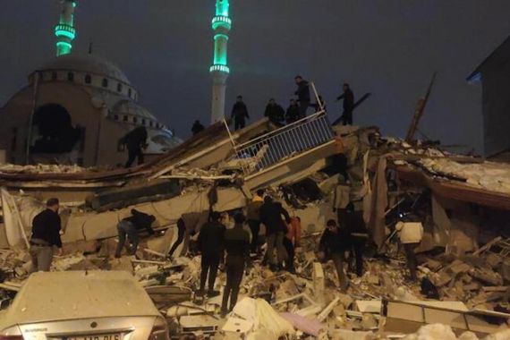 Gempa Guncang Turki, Banyak Bangunan Hancur, Ribuan Orang Terkubur - JPNN.COM