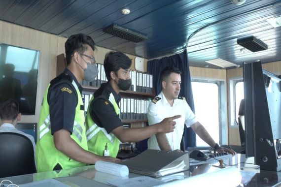Bea Cukai Awasi dan Layani Kedatangan 2 Kapal Persiar dari Singapura - JPNN.COM