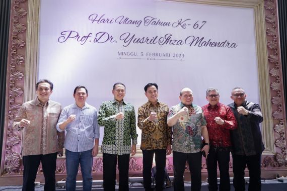 Hadiri Ultah Prof Yusril, Bamsoet Bicara Sumbangsih Eks Menkumham Itu bagi Indonesia - JPNN.COM