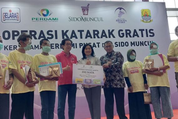 Sido Muncul Beri Bantuan Operasi Katarak Gratis untuk 200 Pasien di Cirebon - JPNN.COM