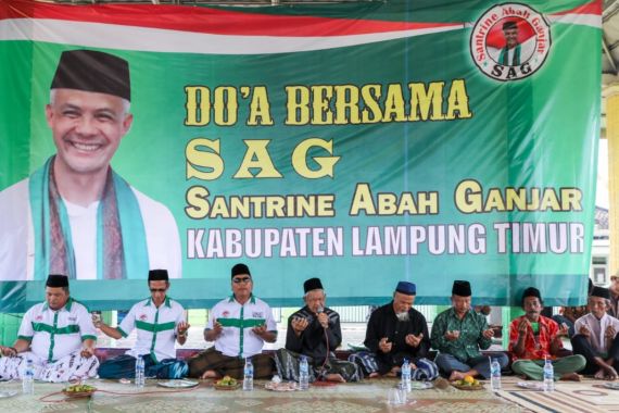 Santrine Abah Ganjar Tingkatkan Kenyamanan Ibadah Jemaah di 7 Dusun Lampung - JPNN.COM