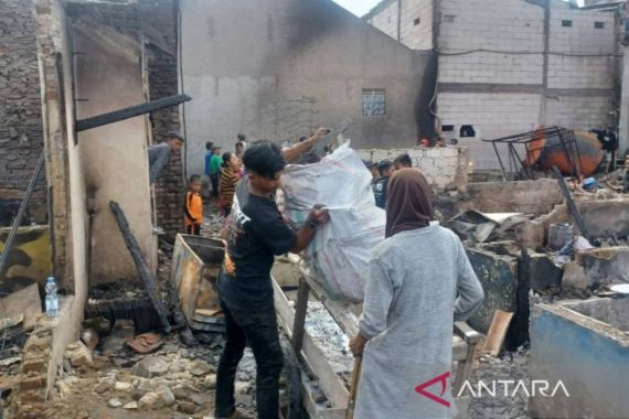 25 Rumah di Margahayu Bandung Terbakar, 102 Orang Mengungsi - JPNN.COM