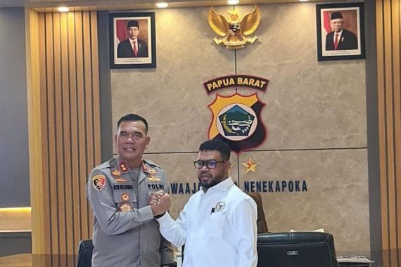 Senator Filep: Irjen Daniel Peduli Terhadap Pendidikan Anak Papua Barat - JPNN.COM