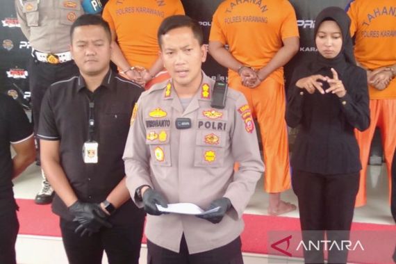 Pembunuhan di Karawang Terungkap, Pelaku Ternyata Pasangan Suami Istri - JPNN.COM