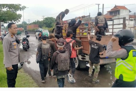 Lihat Tuh Penampilan Bonek yang Datang ke Semarang, Mau Nonton Bola? - JPNN.COM