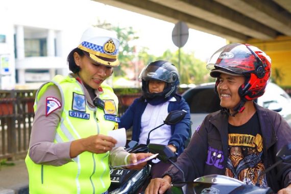 Begini Strategi Unik Satlantas Pekanbaru Bikin Masyarakat Tertib Berlalu Lintas - JPNN.COM