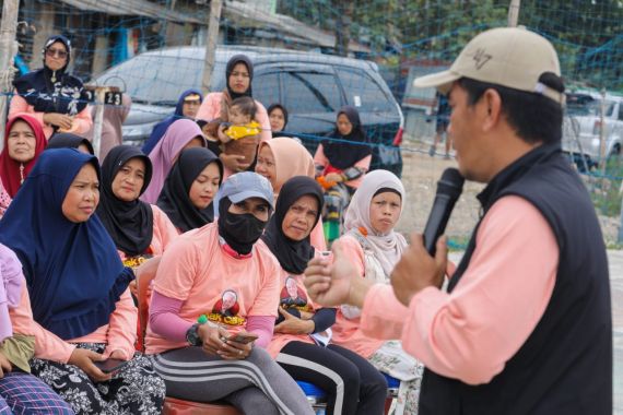 Mak Ganjar Jabar Gelar Pelatihan Ternak Jangkrik di Bandung - JPNN.COM