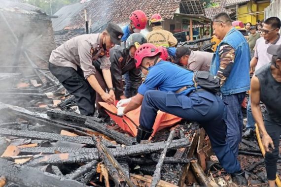 Kebakaran Rumah di Sukabumi, Mulyati Ditemukan Tewas dengan Kondisi Mengenaskan - JPNN.COM