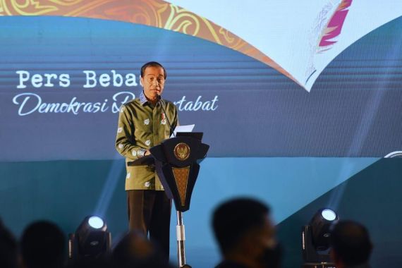 Jokowi Sebut Tantangan Dunia Pers Sangat Berat, Janji Bakal Turun Langsung - JPNN.COM