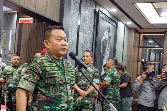 Jenderal Dudung Beri Dukungan Morel untuk Pasukan TNI AD yang Dikirim Menangani KKB - JPNN.COM