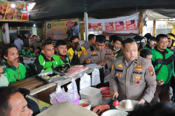 Begini Cara Spripim Polda Riau Mengajak Masyarakat Tertib Berlalu Lintas - JPNN.COM