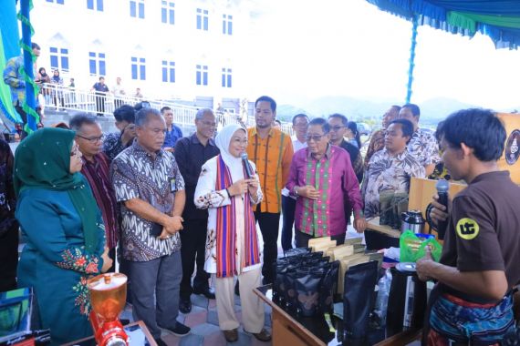 Kunker ke Lombok Utara, Menaker Ida Bahas Sejumlah Isu Ketenagakerjaan, Simak - JPNN.COM