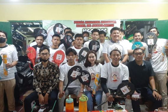 PMN Dukung Ganjar Serahkan Bantuan Alat Olahraga Untuk Pemuda di Tangsel - JPNN.COM