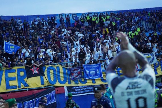 Duel Persib vs Arema Digelar Tanpa Penonton, Begini Penjelasan Teddy Tjahjono - JPNN.COM