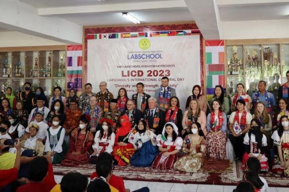 SMP Labschool Kebayoran Jakarta Gelar LICD 2023, 14 Perwakilan Negara Hadir - JPNN.COM