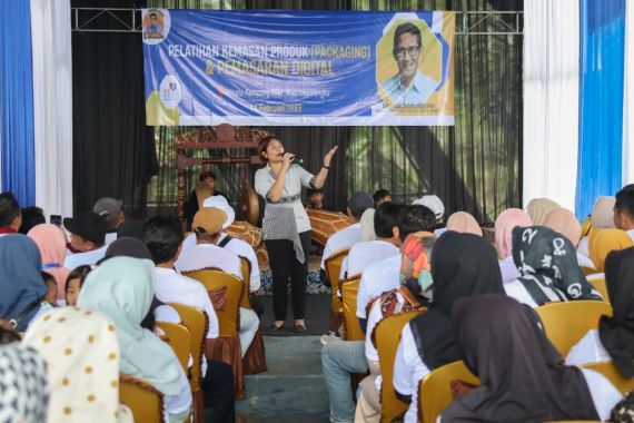 Komunitas Gerbong Pencinta Sandiuno Bantu UMKM Majalengka Tingkatkan Omzet - JPNN.COM