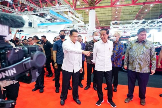 Dampingi Jokowi Buka IIMS 2023, Bamsoet Dorong Pertumbuhan Industri Kendaraan Listrik - JPNN.COM
