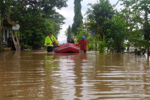 Ponorogo Dikepung Banjir Bandang - JPNN.COM