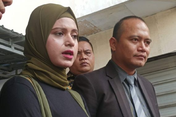 Rizal Djibran Disebut tak Menafkahi Istrinya, Sarah Ungkap Alasannya - JPNN.COM