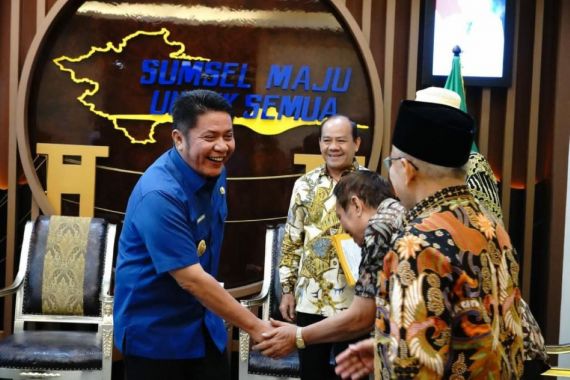Herman Deru Harap Forum Sahabat Lama Mampu Mendukung Kemajuan Daerah - JPNN.COM