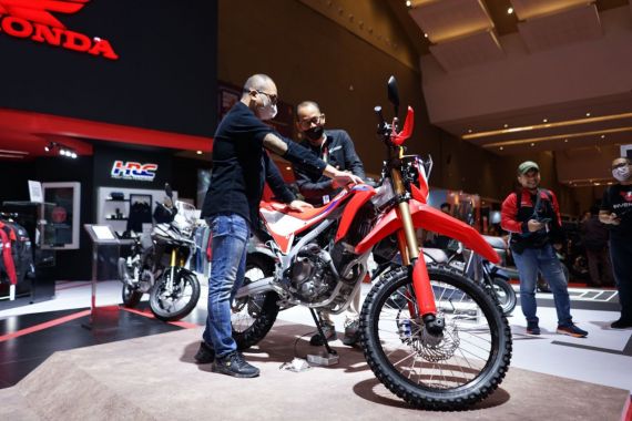 Honda CRF250L Mejeng di IIMS 2023, Sebegini Harganya - JPNN.COM