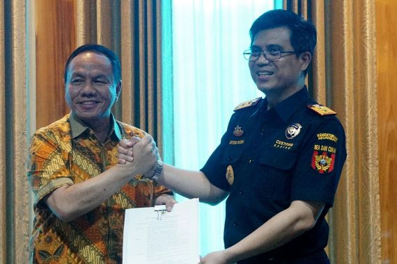 Bea Cukai Jatim I Berikan Izin Fasilitas KITE Kepada PT PAL Indonesia - JPNN.COM