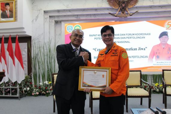 Universitas Budi Luhur Sabet Penghargaan SAR Awards dari Basarnas - JPNN.COM