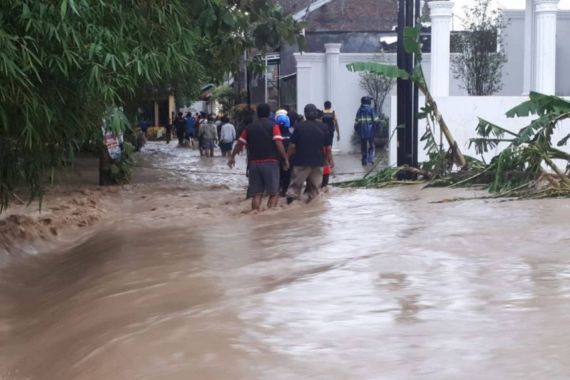 Banjir Bandang Terjang Perumahan Dinar Indah-Rowosari Semarang - JPNN.COM