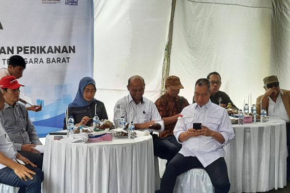 Warga di Lombok Tengah Keluhkan Harga Pakan Ikan Nila, Komisi IV DPR Respons Cepat - JPNN.COM