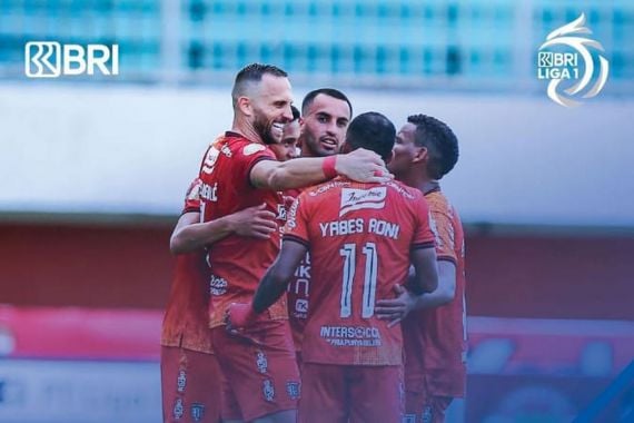 Bali United Hancurkan Persebaya Surabaya Tanpa Belas Kasihan - JPNN.COM