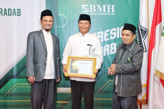 HNW Ajak Pemuda Hidayatullah Persiapkan Diri untuk Sambut Indonesia Emas 2045 - JPNN.COM