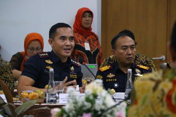 Terima Kunjungan Kerja Banggar DPR dan BPK RI, Bea Cukai Paparkan Kinerja 2022 - JPNN.COM