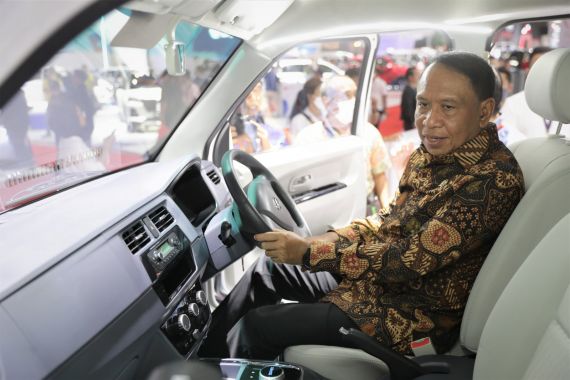 Datang ke IIMS 2023, Menpora Zainudin Amali Beri Pujian Buat Mobil Esemka - JPNN.COM