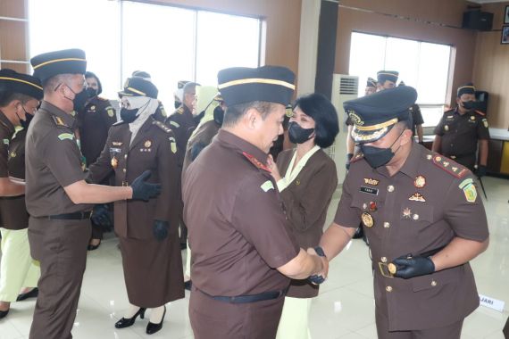 Farid Rumdana Dilantik Jadi Kajari Lampung Utara, Ini Deretan Prestasinya - JPNN.COM