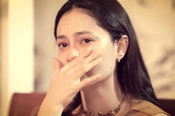 Sambil Menangis, Clara Bernadeth Mengaku Pernah Mengalami Mental Abuse - JPNN.COM