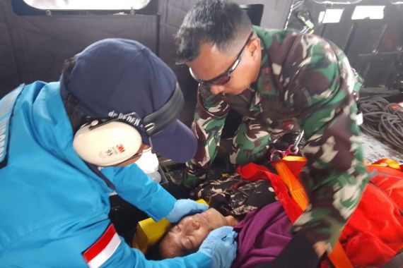 Batalyon Komando 462 Kopasgat Sukses Evakuasi Rombongan Kapolda Jambi Via Udara - JPNN.COM