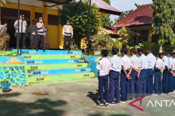 Bawa Busur ke Sekolah, 3 Pelajar SMP Diamankan Polisi - JPNN.COM