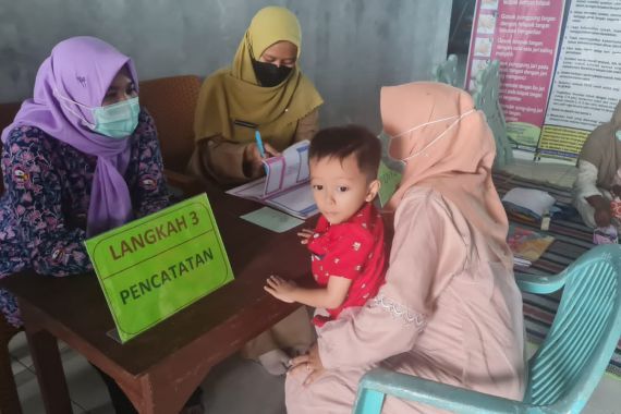 Program Ganjar Mampu Bkin Anak Siti Rosidah Bebas dari Stunting - JPNN.COM