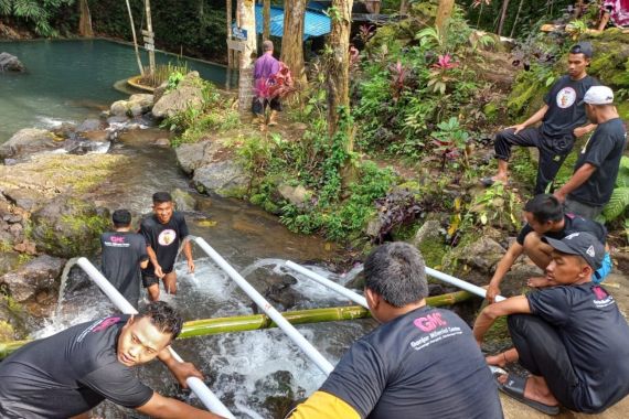 Ganjar Milenial Center Bersama Komunitas Motor Percantik Goa Sodong - JPNN.COM