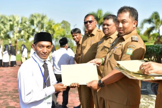 Pj Bupati Aceh Besar Beri Peringatan Tegas untuk Para Guru PPPK - JPNN.COM