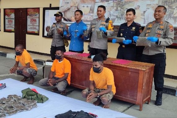3 Warga Negara PNG Bawa 11 Kg Ganja Ditangkap Polisi - JPNN.COM