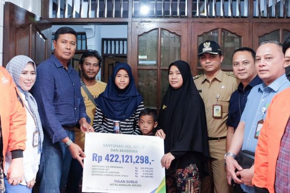 Kurir Meninggal Saat Antar Paket, BPJS Ketenagakerjaan Gerak Cepat Serahkan Hak Ahli Waris - JPNN.COM